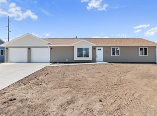 1304 Hilltop Cir, Belle Fourche, SD 57717