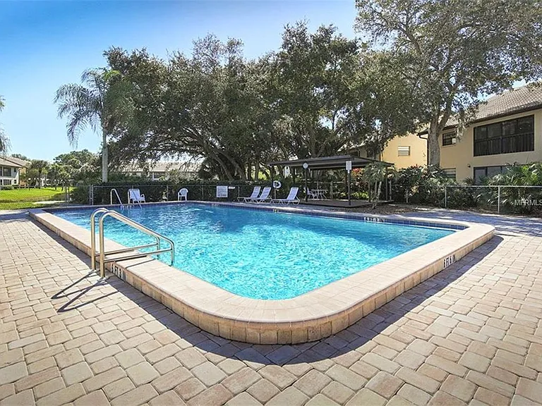 360 Three Lakes Ln #J — Photo 16