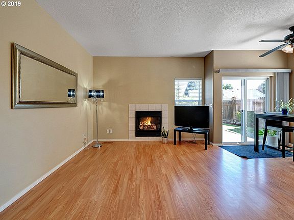 5th image of 1369 NE Birkshire Ct