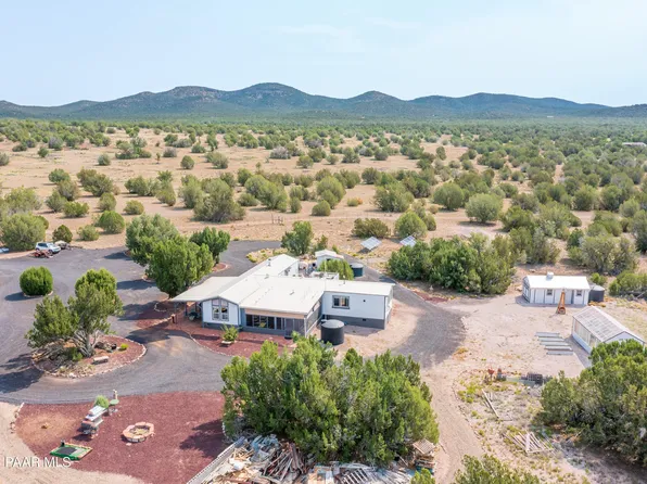 42897 N Pickett Corral Rd, Seligman, AZ 86337