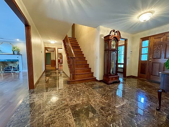 3rd image of 3231 Chateau Dr