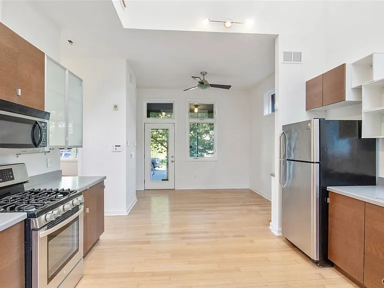 621 Otisco St — Photo 21