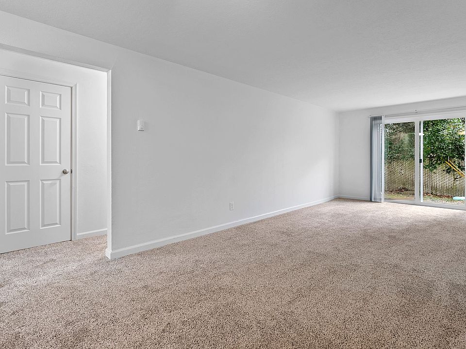 1st image of 12430 NE Glisan St APT 36