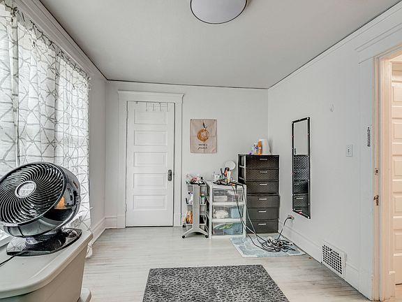 4th image of 702 Tappan St #1