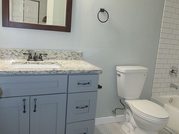5th image of 1046 Chicago Ave #3E