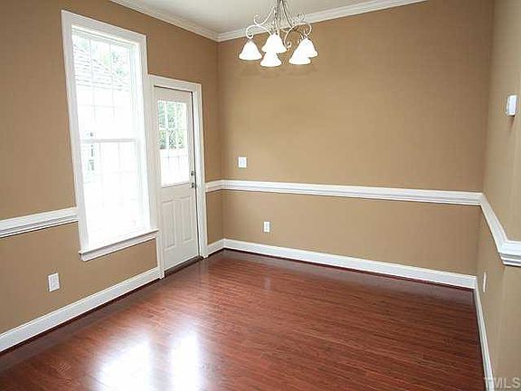 4th image of 728 Barlang Cir
