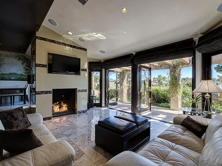 7277 Mission Hills Dr — Photo 2