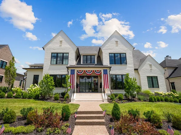 8869 Edgecomb Dr, College Grove, TN 37046