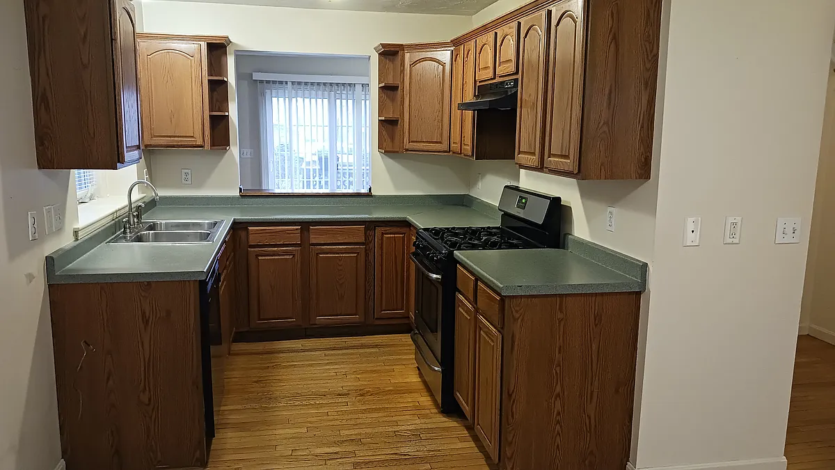 Building Photo - 104 Pond St #102