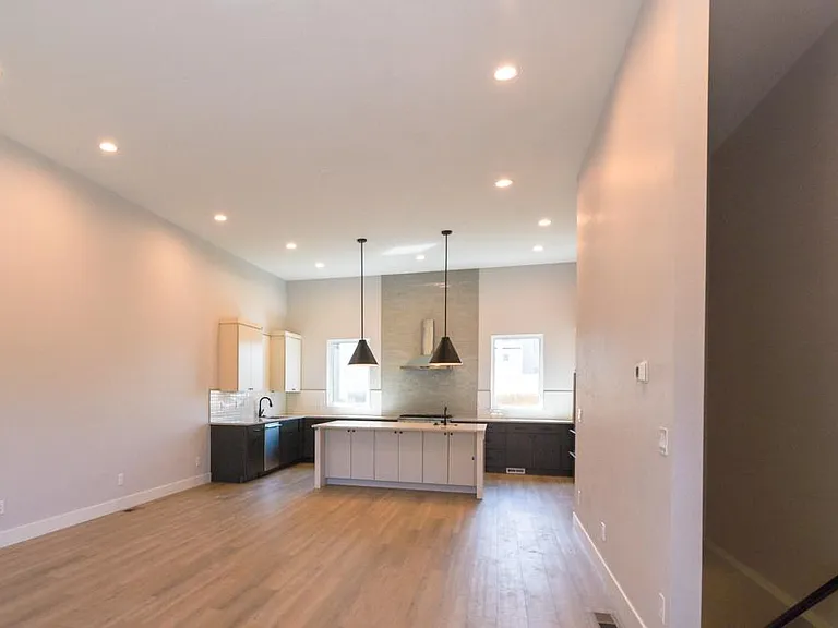 4560 W 13th Ave — Photo 2