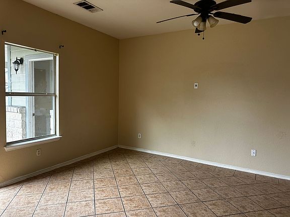 4th image of 5705 Jacaranda Dr #B