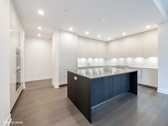 4th image of 403 N Wabash Ave #7b