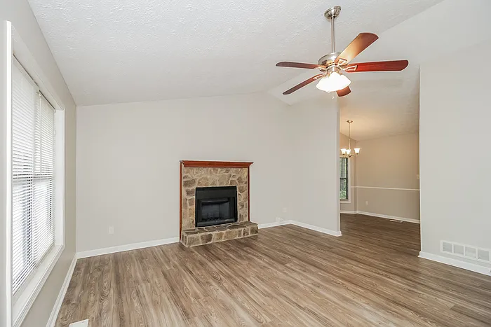 7660 Mountain Creek Way — Photo 4