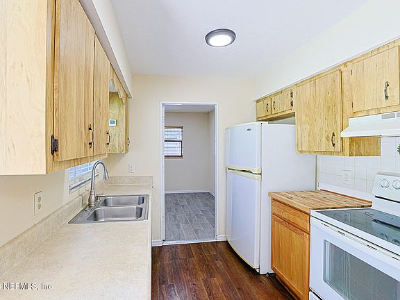 4th image of 461 MELROSE Court