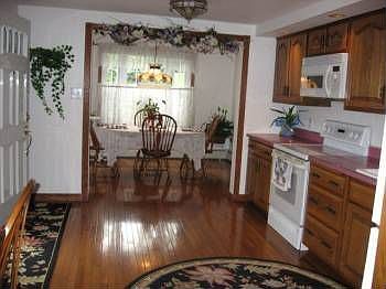 4th image of 625 2nd St