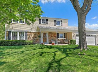 1422 Colwyn Dr, Schaumburg, IL 60194