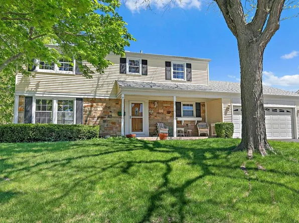 1422 Colwyn Dr, Schaumburg, IL 60194