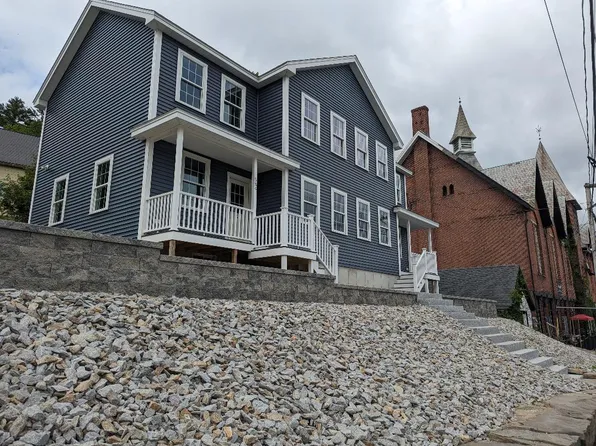 584 Main St #A, Fiskdale, MA 01518