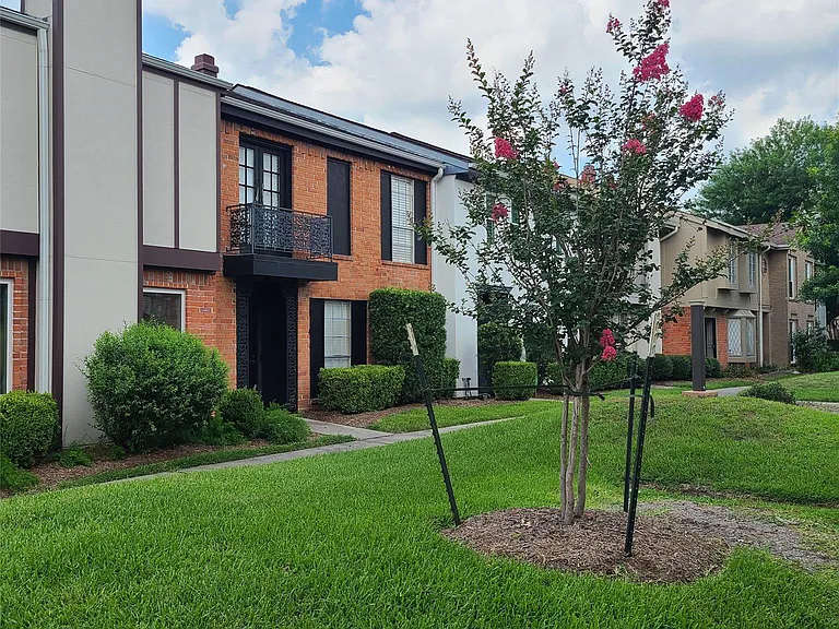 14389 Misty Meadow Ln — Photo 2