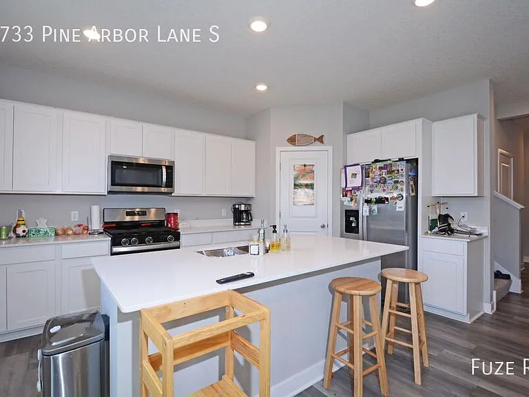 6733 Pine Arbor Ln S — Photo 3