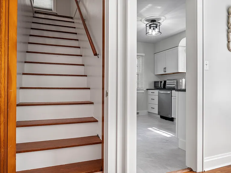 1223 E Oakland Ave — Photo 12