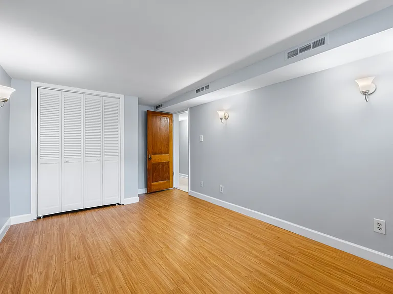 55 Farragut Pl NW #1 — Photo 13