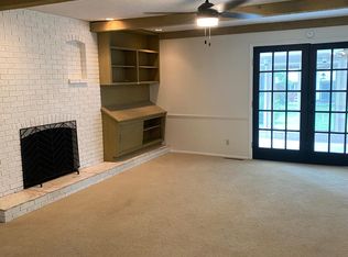 2955 S Barnes Ave, Springfield, MO 65804