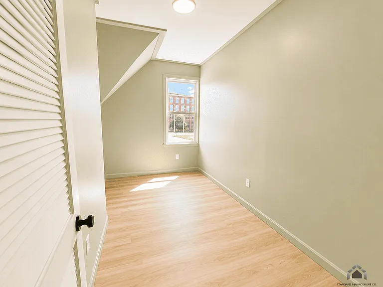 4 Oxford St #2 — Photo 10