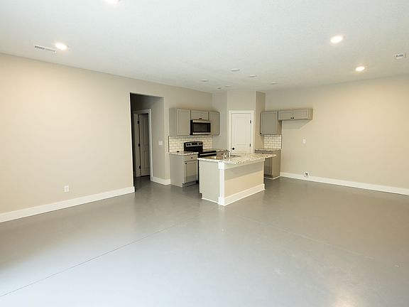 2nd image of 802 N Custer St #200