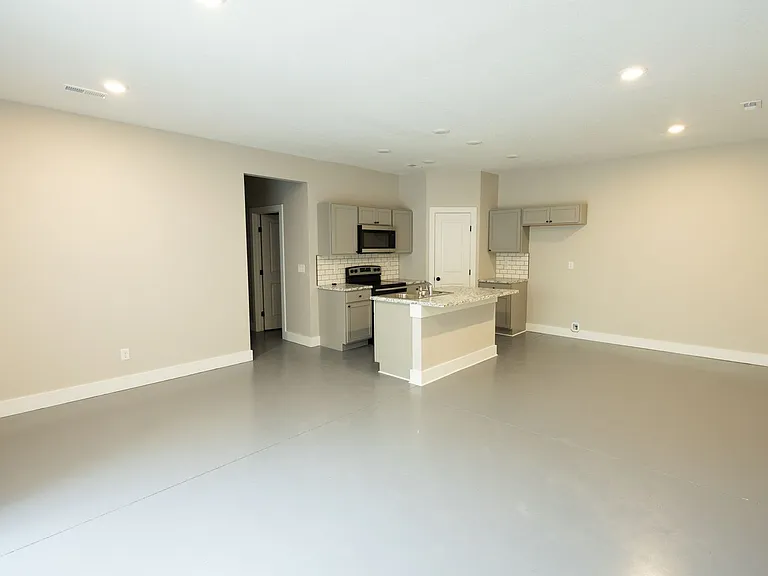 802 N Custer St — Photo 2
