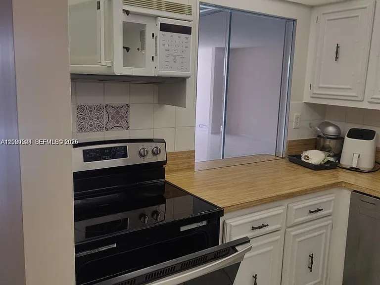 800 Parkview Dr #527 — Photo 7