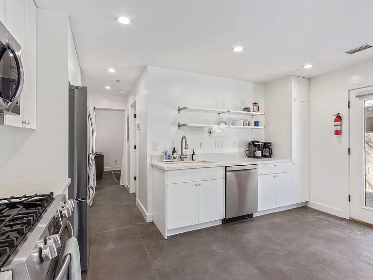 1017 E Garfield St #B — Photo 11