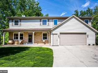 2713 Stone Cir, Minnetonka, MN 55305