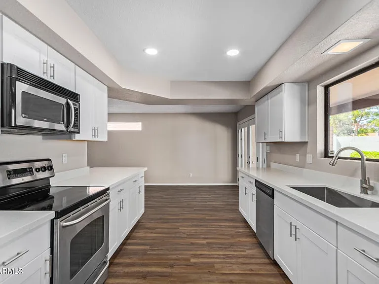 6920 W Morrow Dr — Photo 10