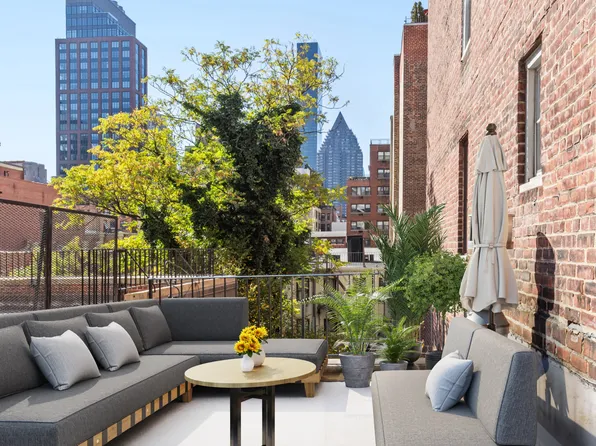 320 East 55th Street image 17 of 18