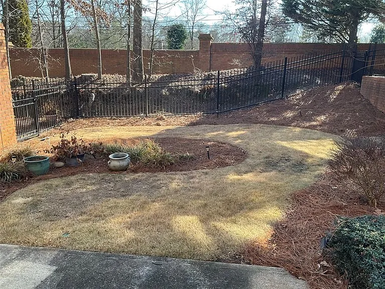 6193 Spalding Dr — Photo 16