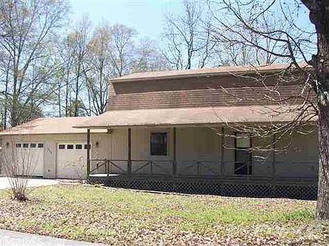 3rd image of 1300 Cherry Ln