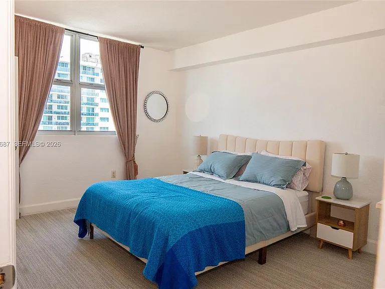 7501 E Treasure Dr #5M — Photo 12