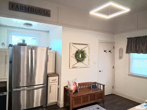 4th image of 301 Cherry St