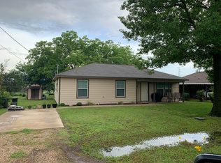 304 S Grand Ave, Wolfe City, TX 75496