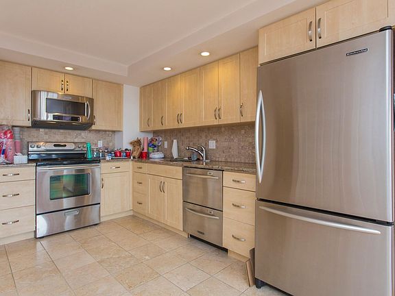 3rd image of 200 Lombard St #724
