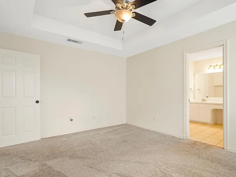 926 Meadow Cir S — Photo 2