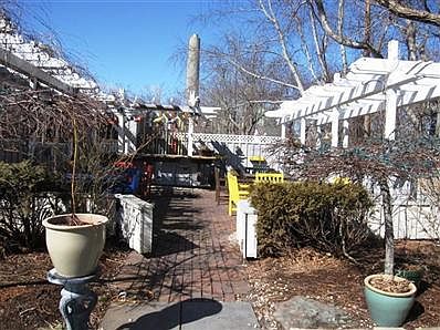 5th image of 71 Tupper Rd