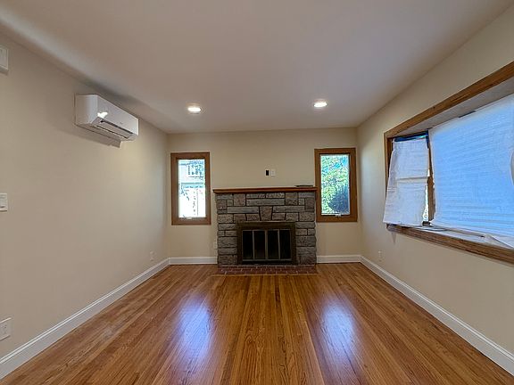 4th image of 702 Marcy Ave