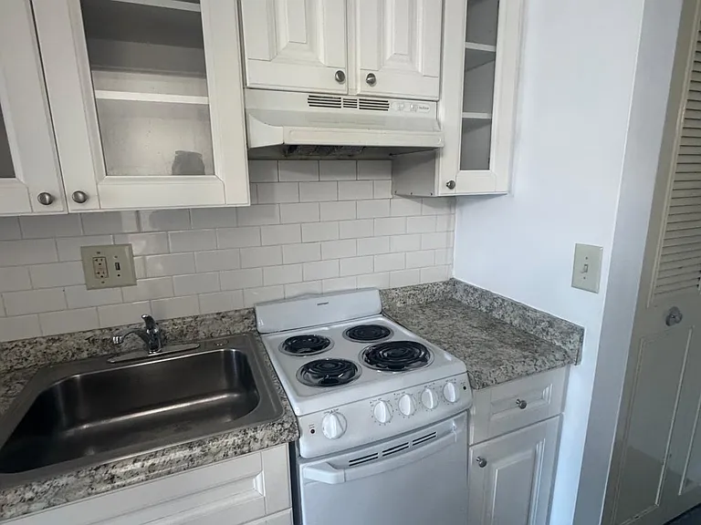 155 Birdseye St #B6 — Photo 2