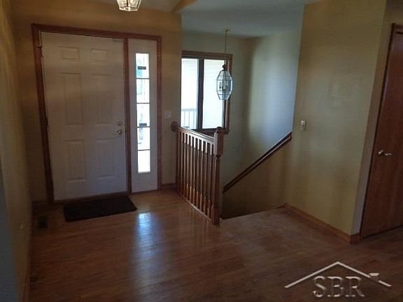 3rd image of 8120 Creston Dr