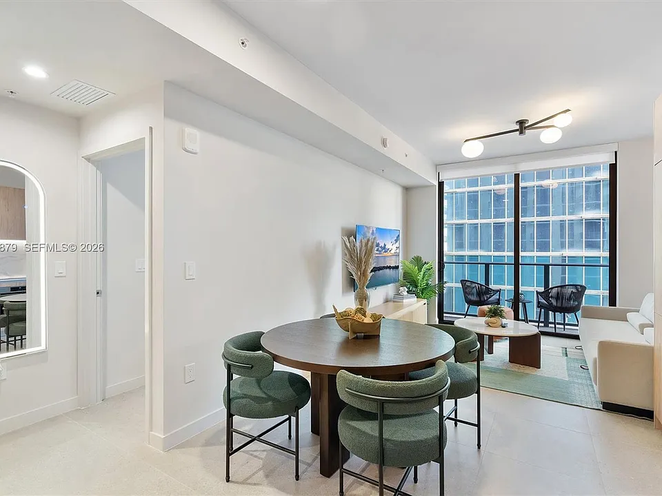 11 NE 6th St #1805