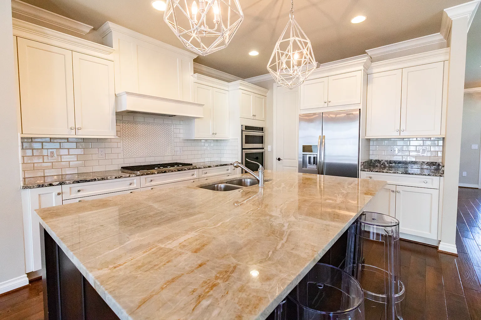 1645 Holland Ave photo 1