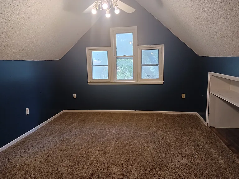 824 N Liberty St — Photo 13