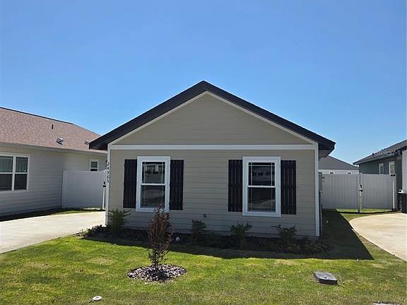 4th image of 24363 SW 18th Ln
